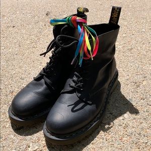 Men’s 9 Doc Marten Rainbow Stitch Boots